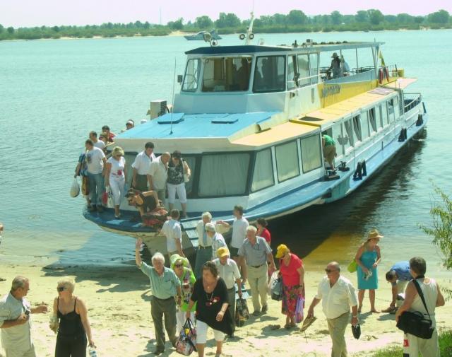 "Карпати" на Десні ( яхта 232.jpg)